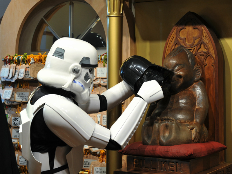 Illustration for article titled Darth Vader Invades South Osaka (Noooooooooo!)